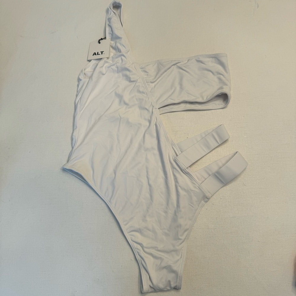 ALT one piece - Picture 2 of 3